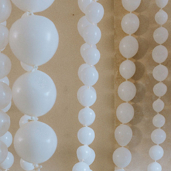 Länkande ballonger, vit